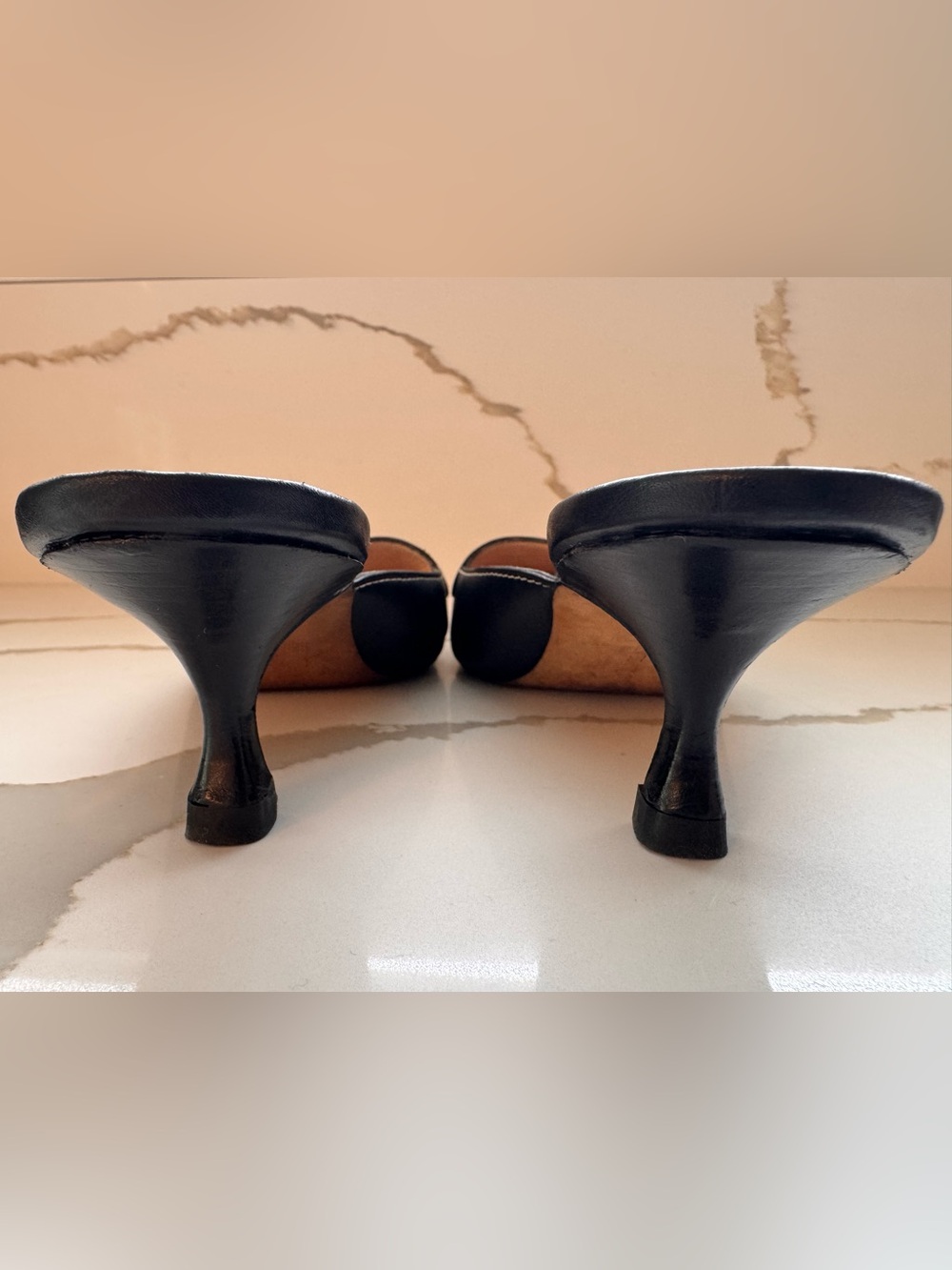 Manolo Blahnik Black Leather Pointed Toe Kitten Heel Mules Size 35.5 - Picture 5 of 7